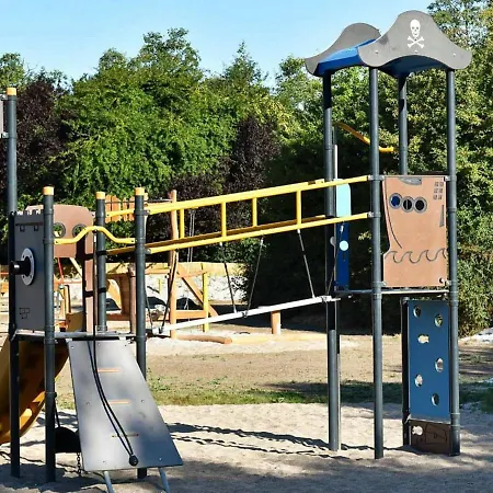 בית נופש 8 Person In