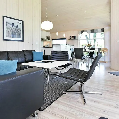 8 Person In Großenbrode